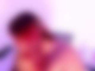Cynthia MILF webcam performer live streaming