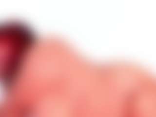 Live cam show with Cynthia - Shaved Pussy on MyBangCams