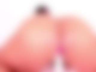 Live cam show with Cynthia - Big Ass MILF on Latina Girls