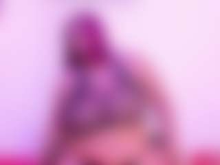 Cynthia MILF webcam performer live streaming