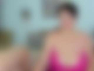 ladyred8's Live Sex Cam Show