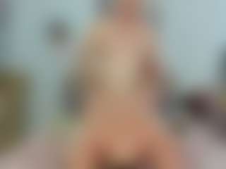 ladyred8's Live Sex Cam Show