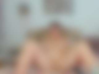 ladyred8's Live Sex Cam Show