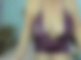 Live cam show with ladyred8 - Middle Aged on chickslive.net