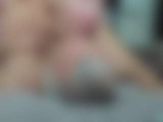 ladyred8's Live Sex Cam Show