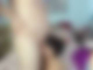 ladyred8 MILF webcam performer live streaming