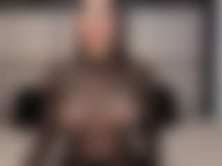 Live cam show with KENDAL - Petite on parknlotfishbdy