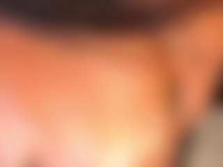 Live cam show with ZOE - Public Curvy on friskycurves.com