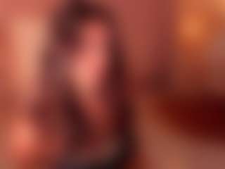Live cam show with DAPHNE - Skinny on luckytryst.com