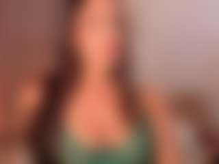 Live cam show with DAPHNE - Sucking on StripNow