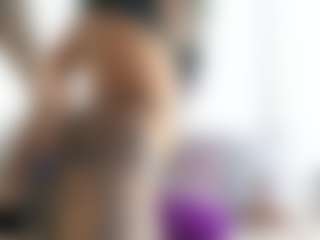 Thayra MILF webcam performer live streaming