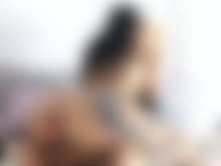 Live cam show with Thayra - Riding on Camming Site