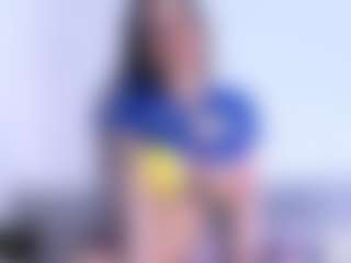Live cam show with Thayra - Squirt MILF on Chatstar