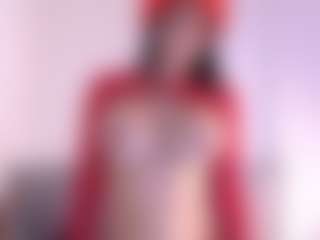 Thayra MILF webcam performer live streaming