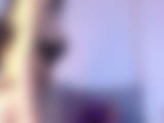 Live cam show with Thayra - Gamer Mature on friskycurves.com