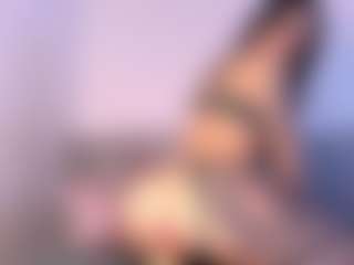 Thayra's Live Sex Cam Show