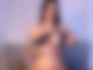 Live cam show with Thayra - Lush on AdultVida.com