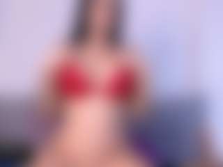 Thayra MILF webcam performer live streaming
