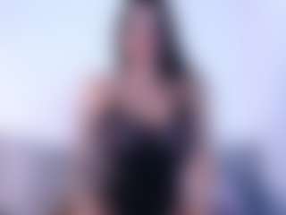 Live cam show with Thayra - Sucking on Camsoda