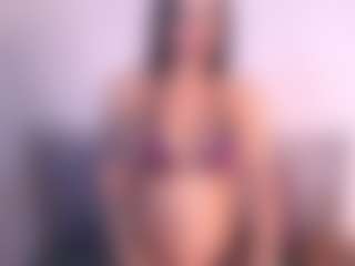 Live cam show with Thayra - Athletic Tease on Lustler
