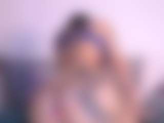 Live cam show with Thayra - Bedroom on StripNow