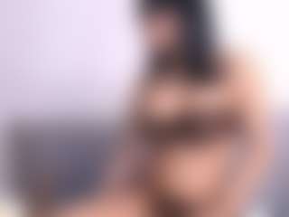 Thayra MILF webcam performer live streaming