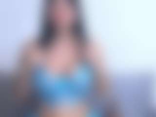 Thayra MILF webcam performer live streaming