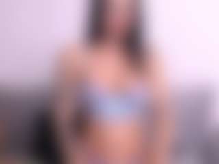 Live cam show with Thayra - Pornstar Public on Dolls Live