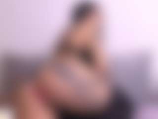 Live cam show with Thayra - Athletic Bedroom on Taboo Cams XXX