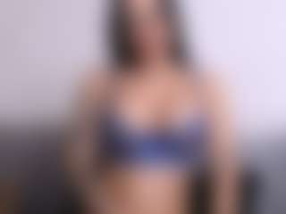 Thayra MILF webcam performer live streaming