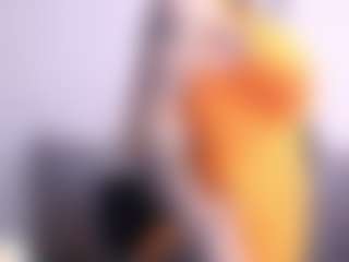 Live cam show with Thayra - Public MILF on sexylive.show