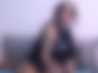 Thayra's Live Sex Cam Show