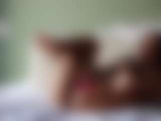 Live cam show with M W - Living Room on Streamer API