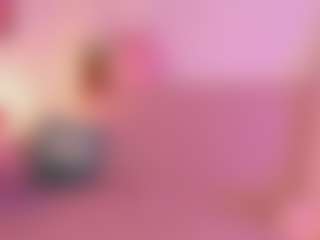 Live cam show with Tammara uwu - Athletic Strip on Camsoda