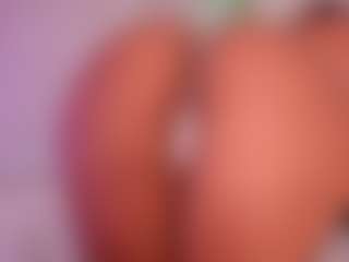 Live cam show with EmilyBell - Latina on Camsoda
