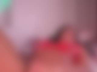 Live cam show with EmilyBell - Brown Eyes Toys on Camiplay Live