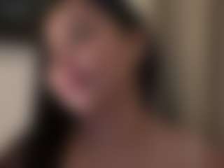 Live cam show with EmilyBell - Shaved Pussy Curvy on LiveSexCams6