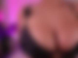 Live cam show with EmilyBell - Big Tits on Camsoda
