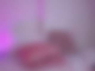 Live cam show with EmilyBell - Bedroom on Camsoda