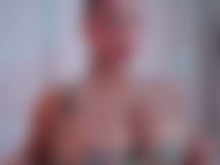 Live cam show with EmilyBell - Shaved Pussy on Lustler
