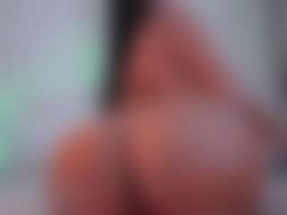Live cam show with EmilyBell - Striptease on CSO-WL
