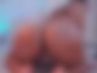 Live cam show with EmilyBell - Wet on madthumbs