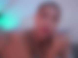 Live cam show with EmilyBell - Striptease Latina on Camsoda