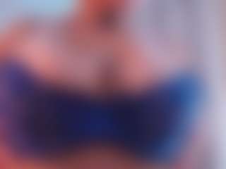 Live cam show with EmilyBell - Cum on Dolls Live