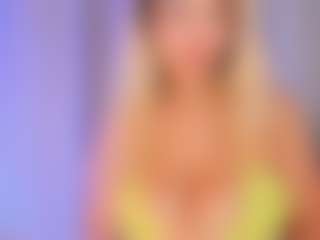 Live cam show with Lilii Moon - Curvy on eurowanks.com