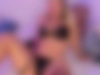 Live cam show with Lilii Moon - Lovense Latina on Camsoda | colombia