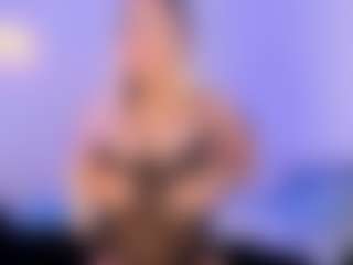 Live cam show with Lilii Moon - Blondie on Camsoda