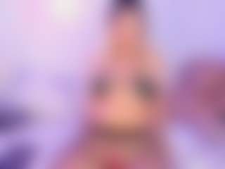 Live cam show with Lilii Moon - Squirt on Latina Girls