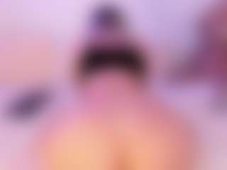 Live cam show with Lilii Moon - Riding on Hubzter Live