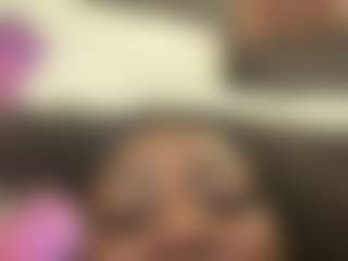 starrbabez MILF webcam performer live streaming
